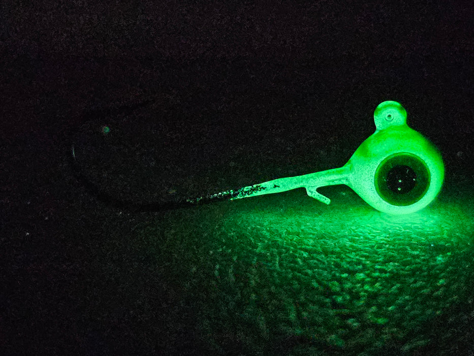 Here it is, the heavy hook long shank jig option you have been looking for! Perfect for targeting big greenbacks and large walleyes everywhere. Pair it with your favorite soft plastic or frozen minnows work great too.
The UV Series is ultra bright and this is a UV yelloe jig that glows in the dark.